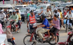 2000025523-cambodia-tries-to-tame-traffic-chaos